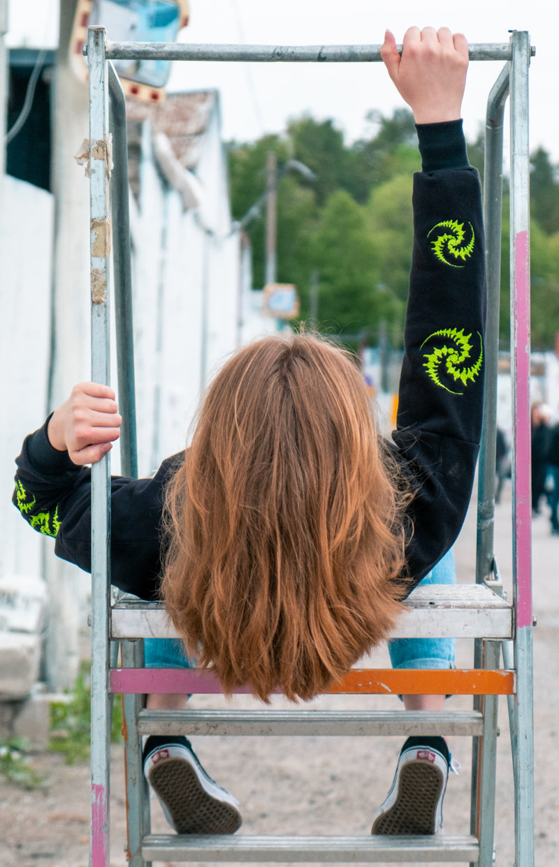 Cropped Sweat : UV Lime Triskelion
